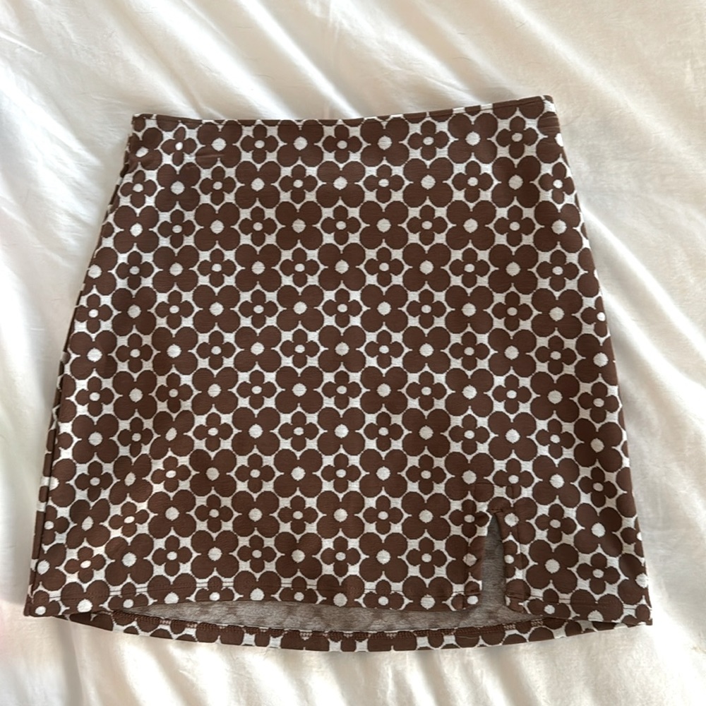 brown and white floral skirt, size small, from Hollister, never worn